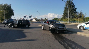 Kocaeli’de iki otomobil çarpıştı: 1 yaralı
