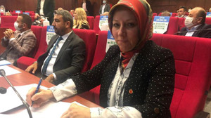 AKP’li meclis üyesi kesilen yardımları sordu