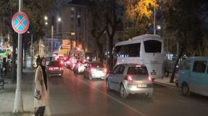 Yaşlı kadına araba çarptı