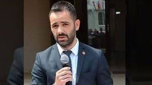 O muhtardan Gönül’e istifa çağrısı