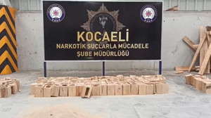Palet takozlarına zulalanan eroini Millov buldu