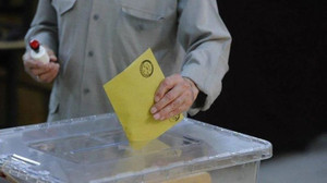 AKP anketlerde ilk kez ikinci parti