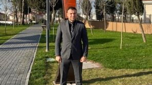 Diplomatik kriz çıkmıştı… Ülkü Ocağı Başkanı o parkın önünde Bozkurt yaptı