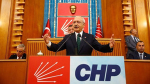 CHP'de kurultaya 'erken seçim' ertelemesi