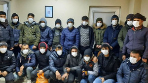 TEM'de durdurulan araçtan 21 kaçak göçmen çıktı