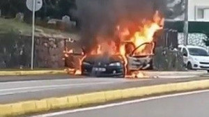 İlkokul önünde alev alev yandı
