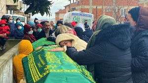 Kurşunlanarak katledilen kadınlar son yolculuğuna uğurlandı
