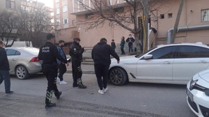 Ticari araçla çarpıştı, yola savruldu!