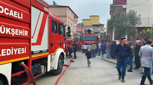 Yangını gören kendini sokağa attı