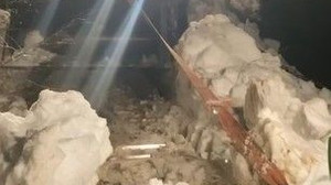 Yaylada aracıyla karda mahsur kaldı