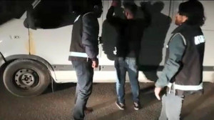 Polis ekipleri durdurdu, araçtan milyonlarca çıktı!