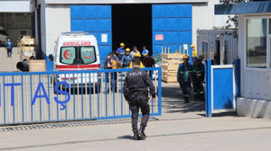 Fabrikada yangın: İşçiler dumandan etkilendi!