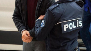 Kocaeli'de DEAŞ operasyonu: Evden kılıç ve bıçaklar çıktı