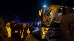 Minibüs ve iki yolcu otobüsü zincirleme kazaya karıştı: Yaralılar var