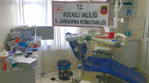 Sahte dişçiye, muayenehanesinde suçüstü!