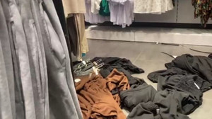 Kadın mağazasında 'İÇERİYİ Mİ GÖZETLİYORSUN' KAVGASI