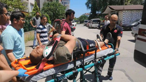 Balkon panjurlarını yıkarken hastanelik oldu