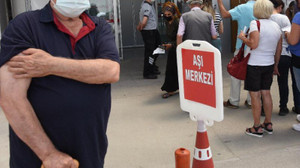 Hastanelerde hatırlatma dozu için kuyruk oluştu!