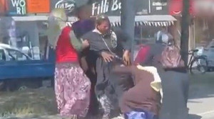 Kocaeli'de 7 dilenci kadın BİRBİRİNE GİRDİ