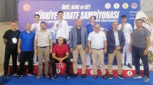 İzmit Belediyesporlu Batuhan, karatede Türkiye şampiyonluğu kazandı!