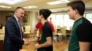 Büyükakın robot yarışmasında dereceye giren öğrencileri konuk etti