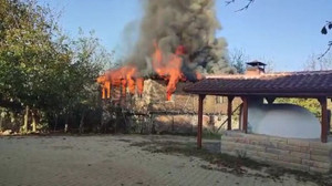 Alevlere teslim olan ev kullanılamaz hale geldi