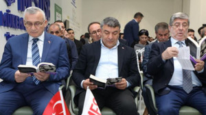 O ilçede 52 bin kişiye 52 bin kitap dağıtıldı!
