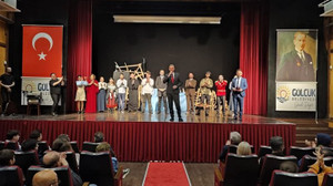 "Sevgili Doktor" bütün salonu doldurdu