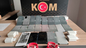 Durdurulan araçtan 21 kaçak telefon ele geçirildi