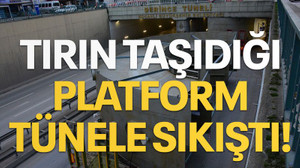 Tırın taşıdığı platform tünele sıkıştı!