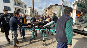 Motosikletten düşen kurye yaralandı