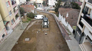 Karamürsel'de caddeler yayalar için güvenli hale getiriliyor