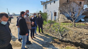 Deprem bölgesinde telef olan hayvanlar gömüldü