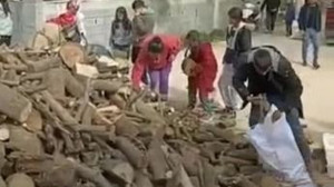 Gölcüklülerden Hatay'a un ve odun yardımı