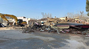 Alevlere teslim olan bağ evi kullanılamaz hale geldi