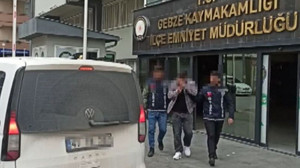 Kasten öldürme suçundan aranıyordu, yakayı ele verdi