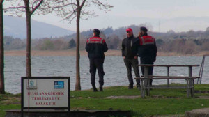 Sapanca Gölü’nde kano alabora oldu: 2 kişi yüzerek kıyıya çıktı