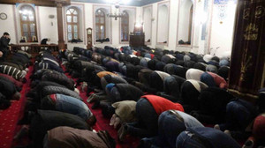 On bir ayın sultanı ‘Ramazan’ kılınan teravih namazıyla başladı