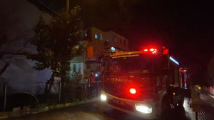 Ahşap binanın bacasında çıkan yangın korkuttu