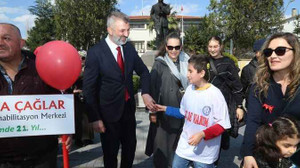 Başkan Sezer'de otizmli çocuklar için yürüdü