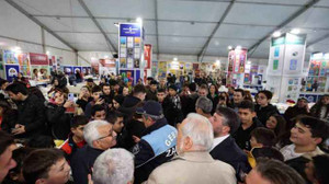 Bu fuarda binlerce kitap vatandaşlarla buluşuyor