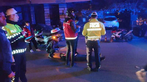 Otomobille çarpışan motosikletli kurye yaralandı