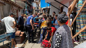 Çatıya çıkarken düşerek yaralandı