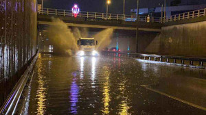 Kocaeli’de etkili olan yağmur caddeleri sular altında bıraktı