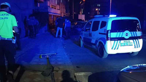 Kontrolden çıktı trafik levhasına çarptı: 1 yaralı