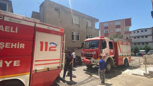 3 katlı binada yangın paniği
