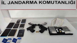 Şüpheli araçtan uyuşturucu, silah ve 7 telefon ele geçirildi