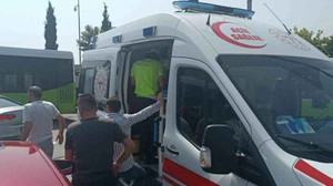 Kırmızı ışıkta geçen otomobil halk otobüsüne çarptı: 1 yaralı