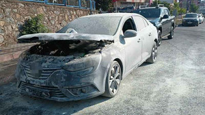 Seyir halinde otomobil alev alev yandı