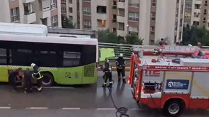 Belediye otobüsünden çıkan dumanlar korkuttu